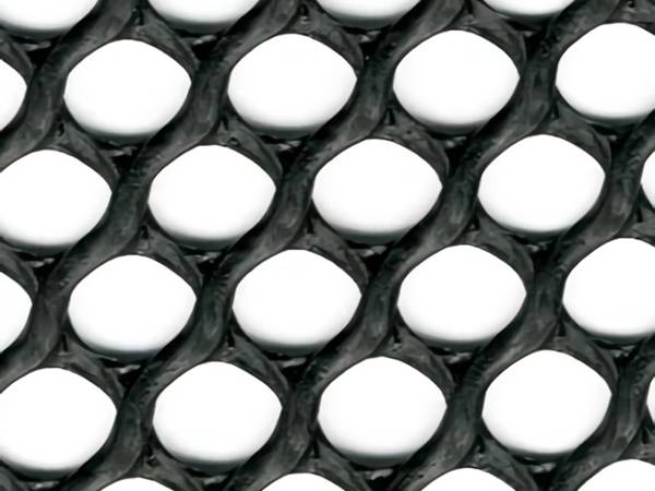 Black windbreak mesh with 8 mm × 6 mm mesh for 50% wind reduction